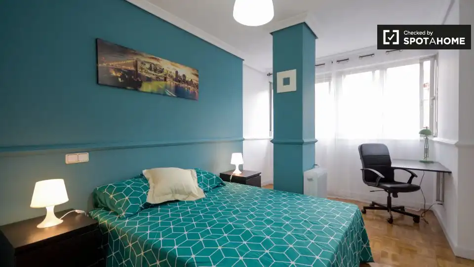 Habitación de Piso de alquiler en Alcalá de Henares con Aire acondicionado, Calefacción y Amueblado