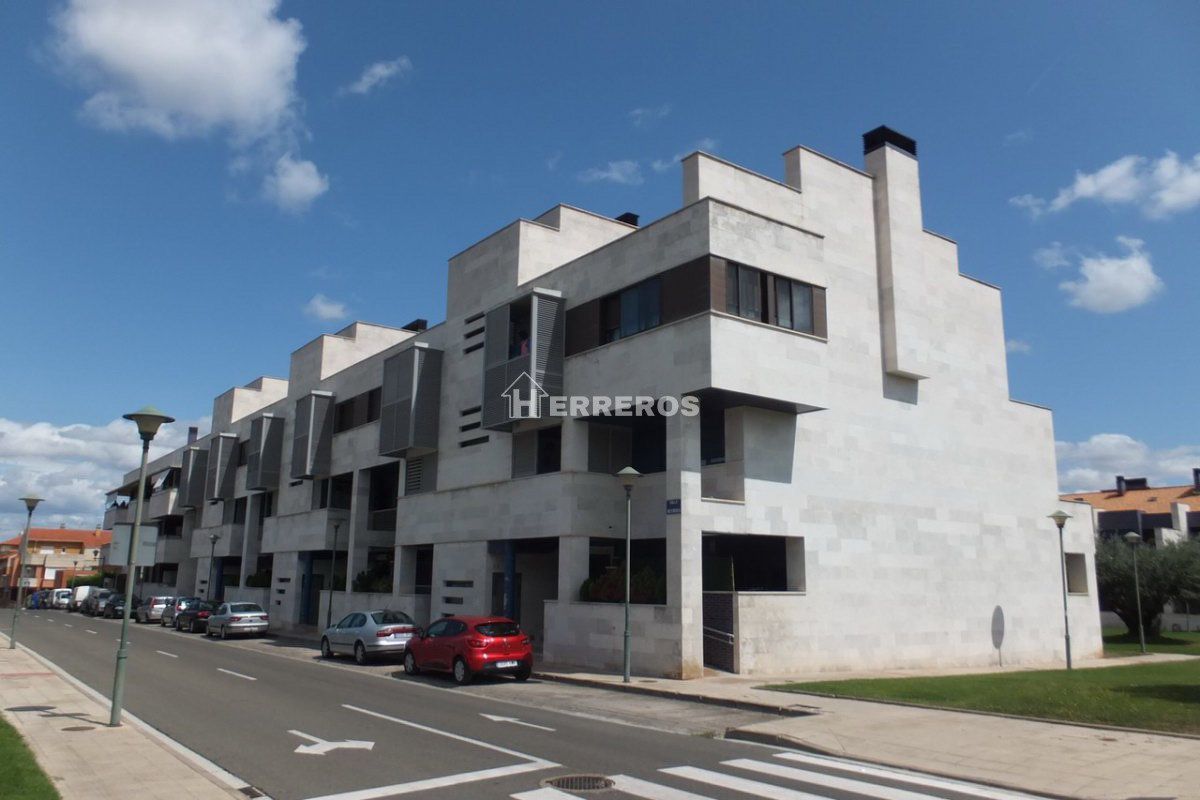 Vista exterior de Dúplex en venda en Lardero amb Aire condicionat, Calefacció i Parquet