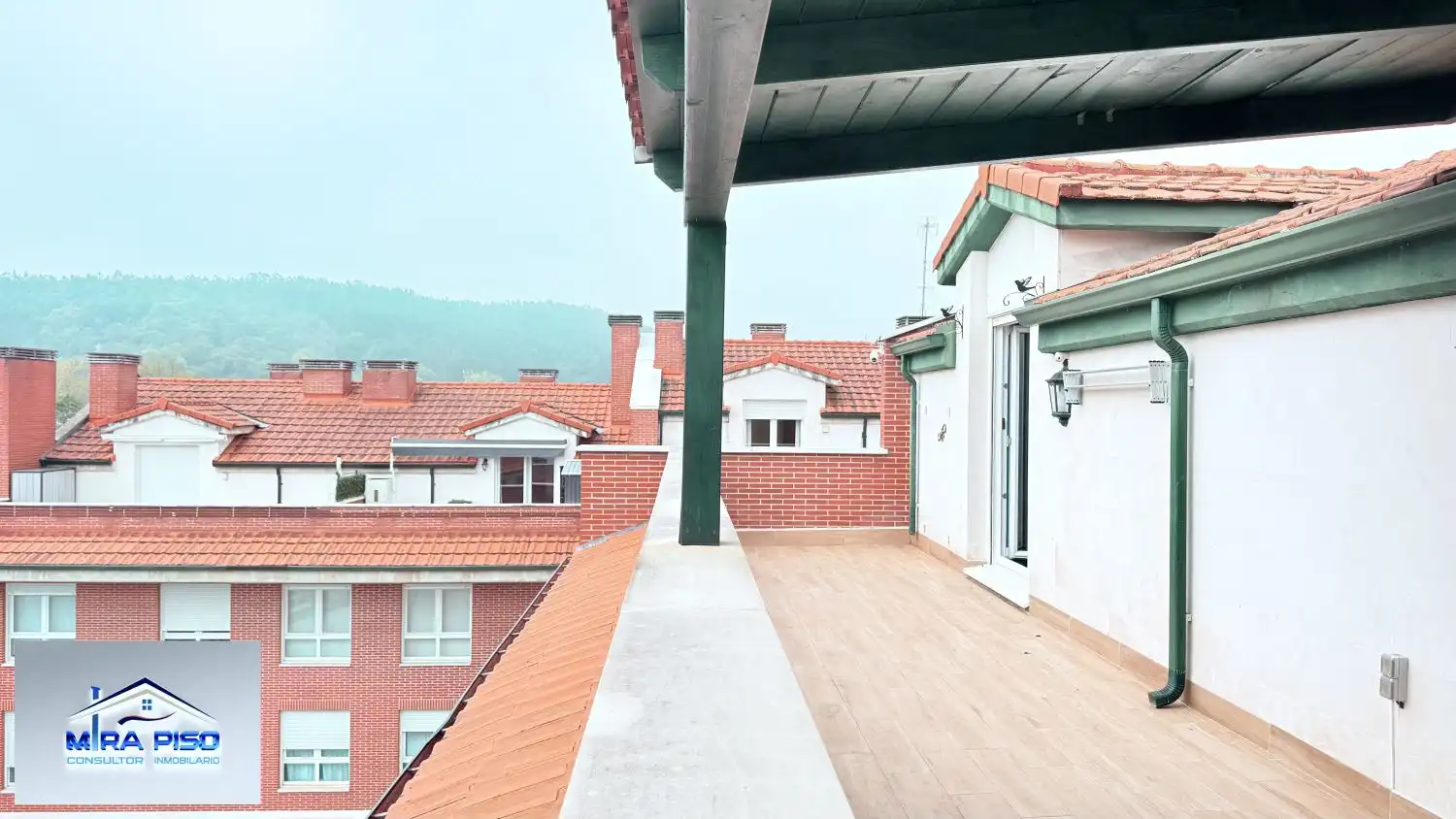 Terraza de Ático en venta en Entrambasaguas con Calefacción, Parquet y Terraza
