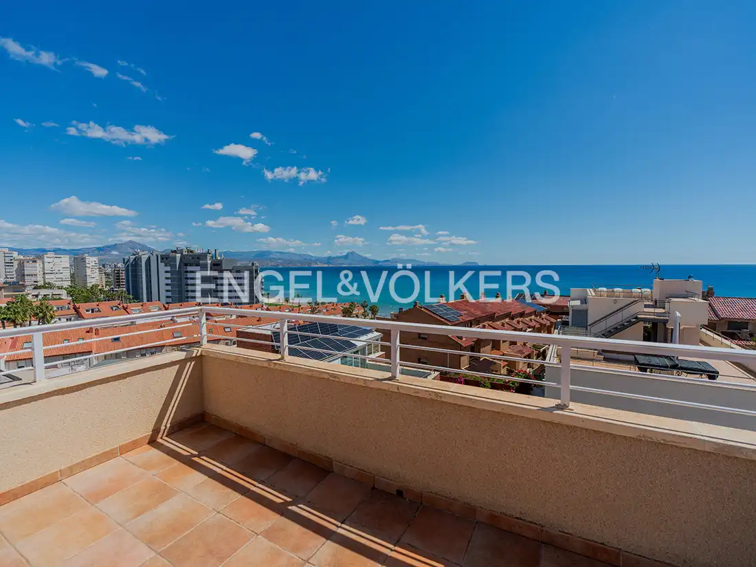 Terrassa de Casa o xalet en venda en Alicante / Alacant amb Aire condicionat, Calefacció i Jardí privat