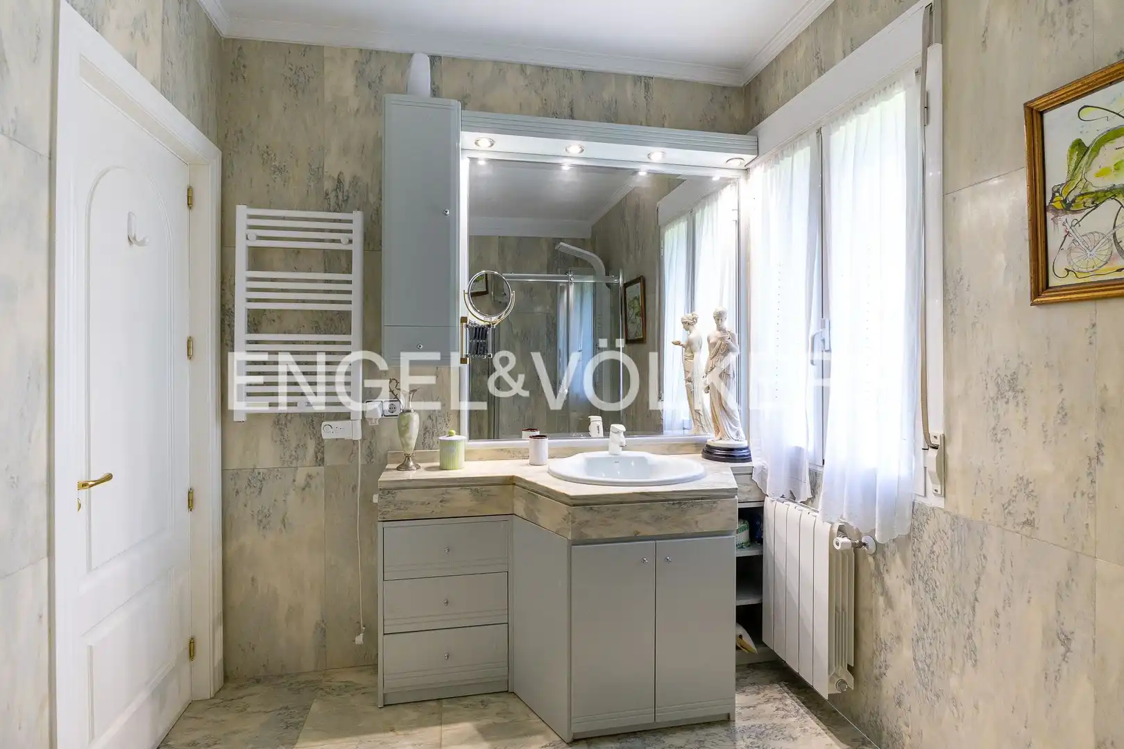 Bathroom of Houses for sale in Majadahonda  with Air Conditioner, Heating and Private garden