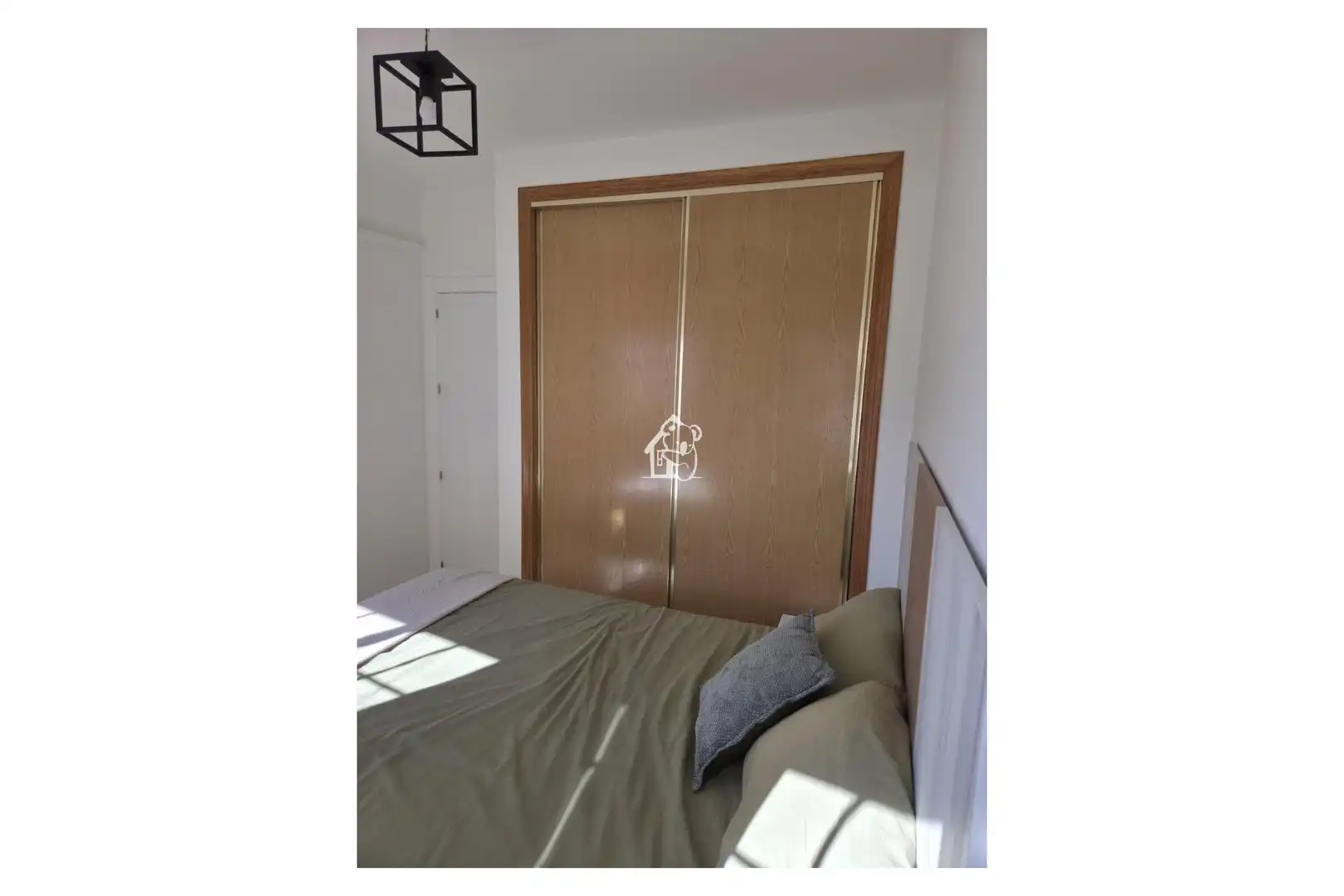 Dormitori de Apartament de lloguer en Torrevieja amb Aire condicionat, Terrassa i Moblat