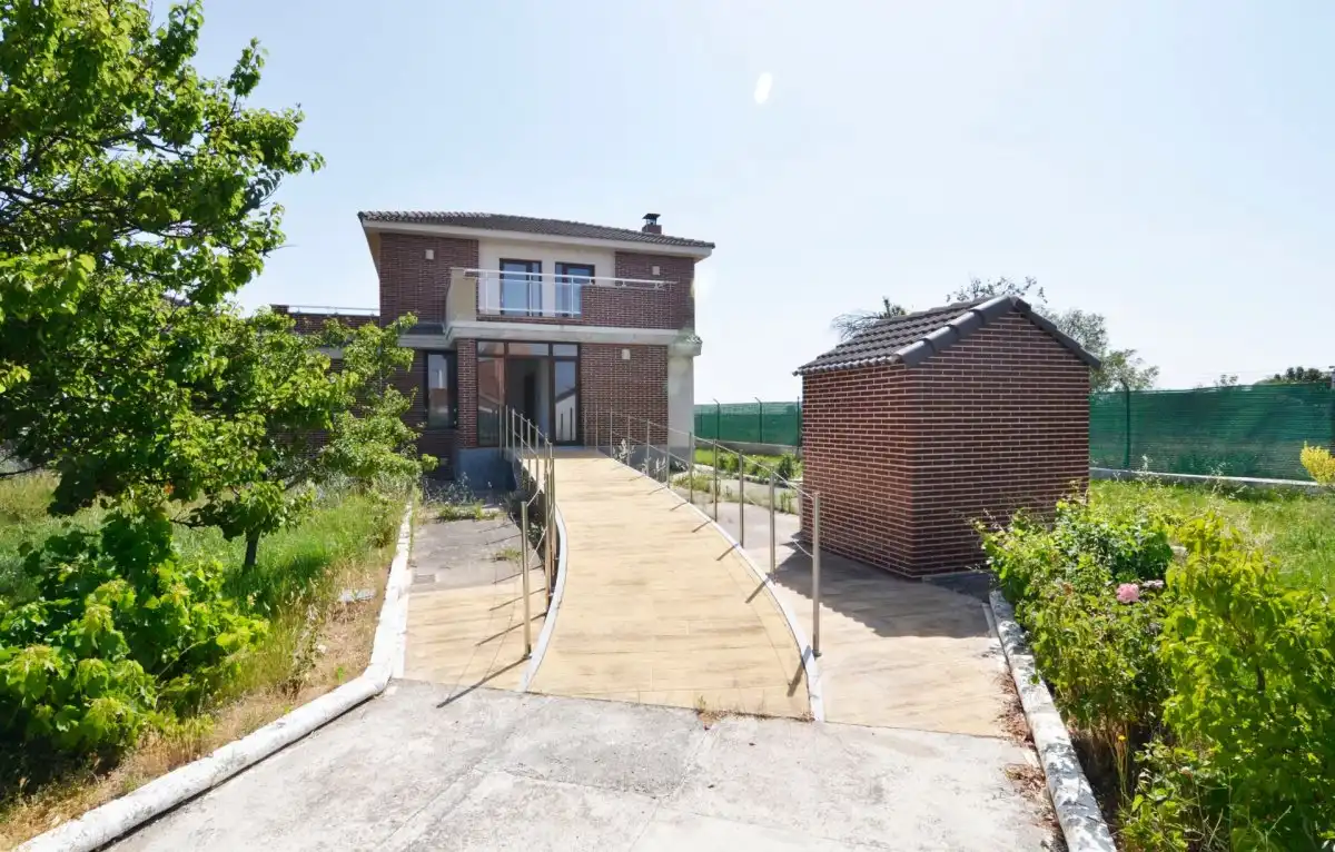 Vista exterior de Casa o xalet en venda en Calvarrasa de Abajo amb Terrassa, Piscina i Moblat