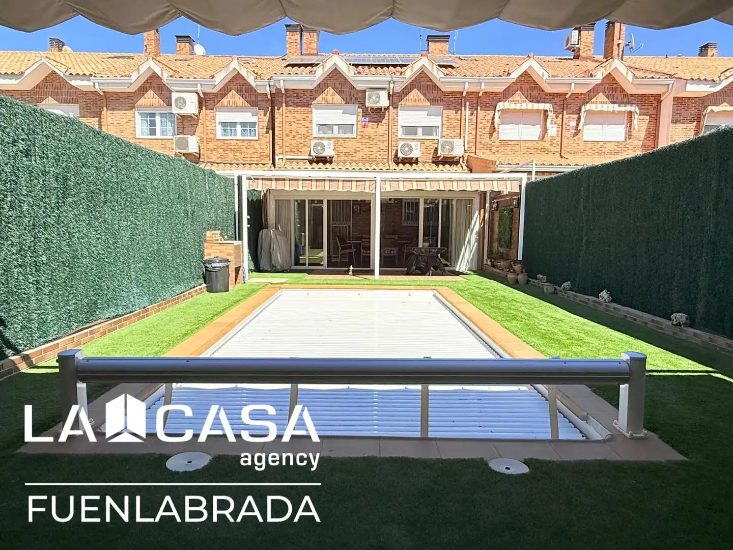 Piscina de Casa adosada en venda en Griñón amb Aire condicionat, Terrassa i Piscina