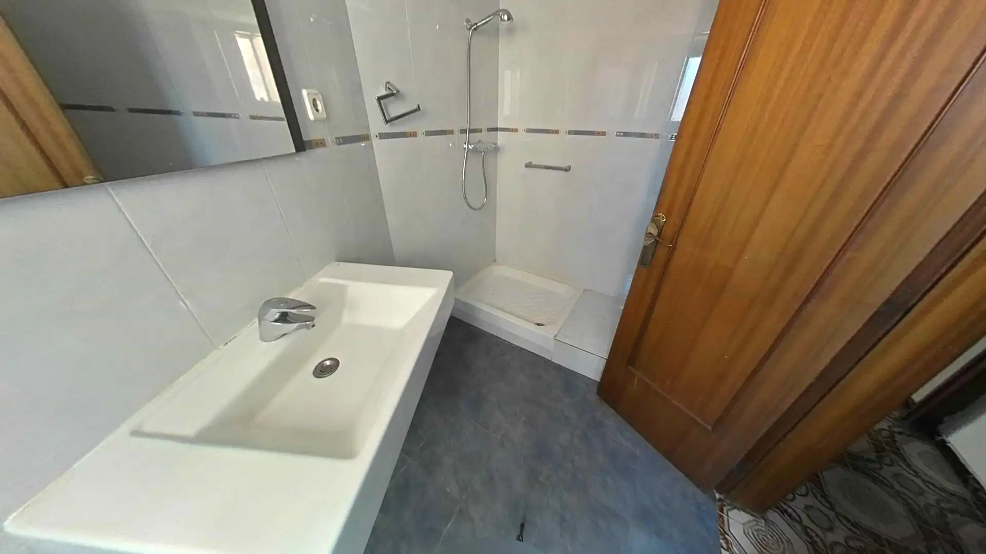 Baño de Piso en venta en Badalona con Calefacción, Terraza y Balcón