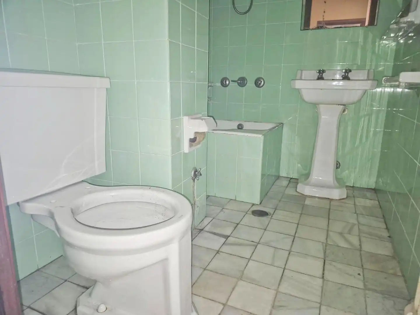 Baño de Piso en venta en Sevilla con Terraza y Trastero