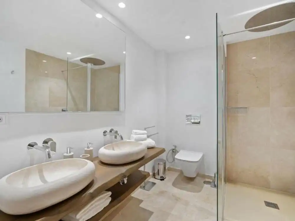 Bathroom of Houses for sale in Nueva Andalucía