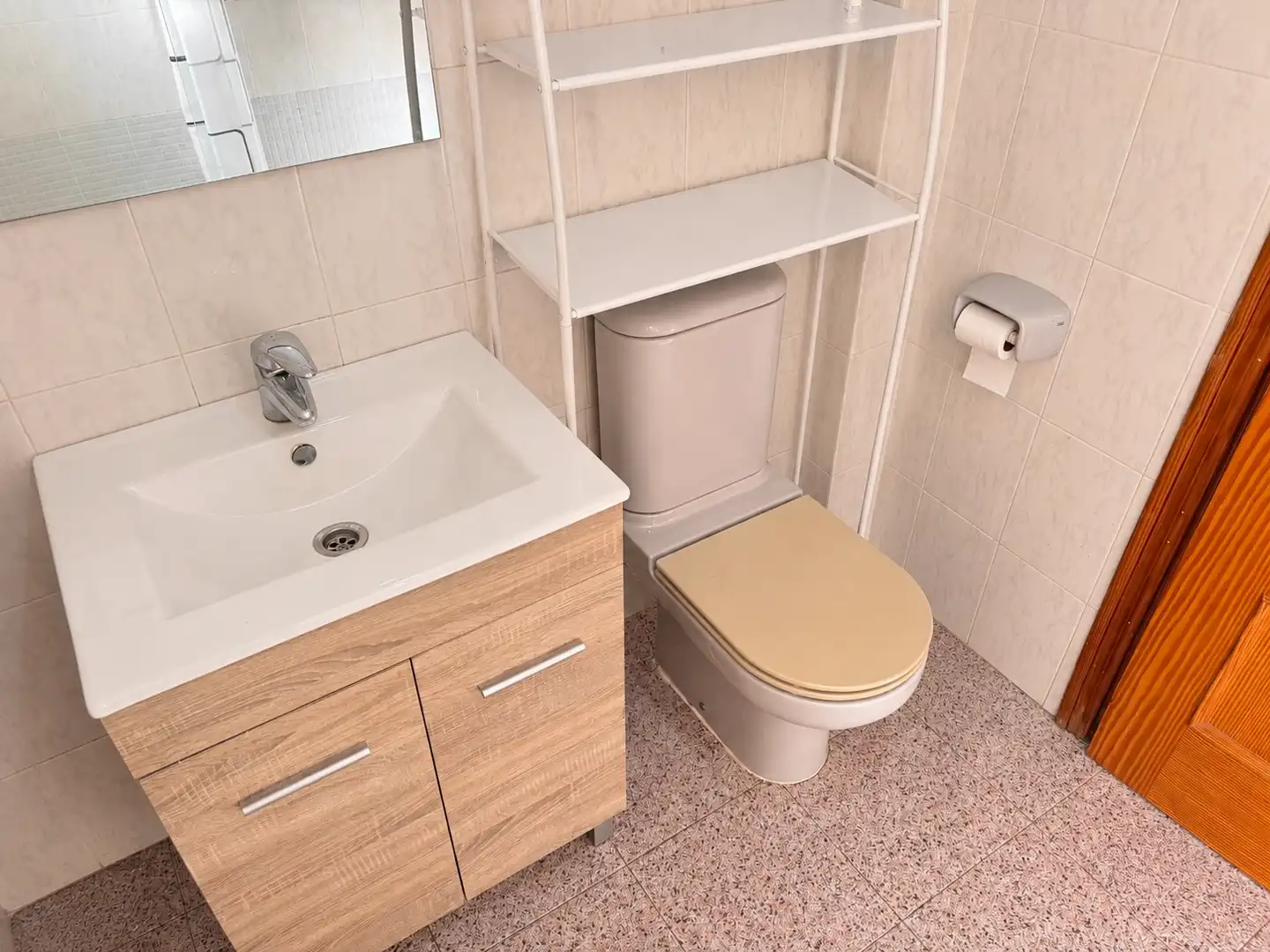 Baño de Piso en venta en Roquetas de Mar con Aire acondicionado, Trastero y Piscina comunitaria
