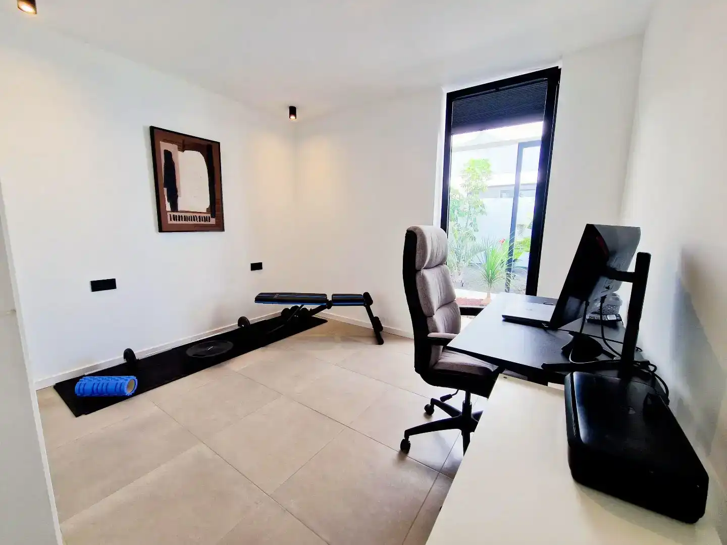 Wohnung zum Verkauf in La Oliva mit Klimaanlage, Privatgarten und Schwimmbad