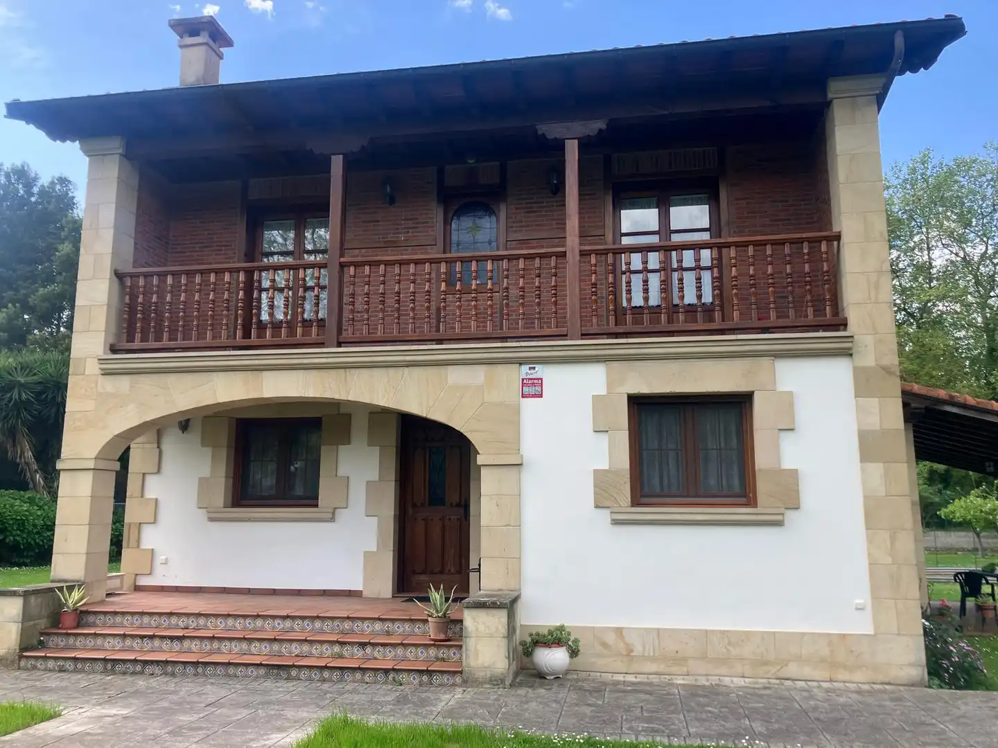 Vista exterior de Casa o chalet en venta en Santiurde de Toranzo con Calefacción, Jardín privado y Terraza