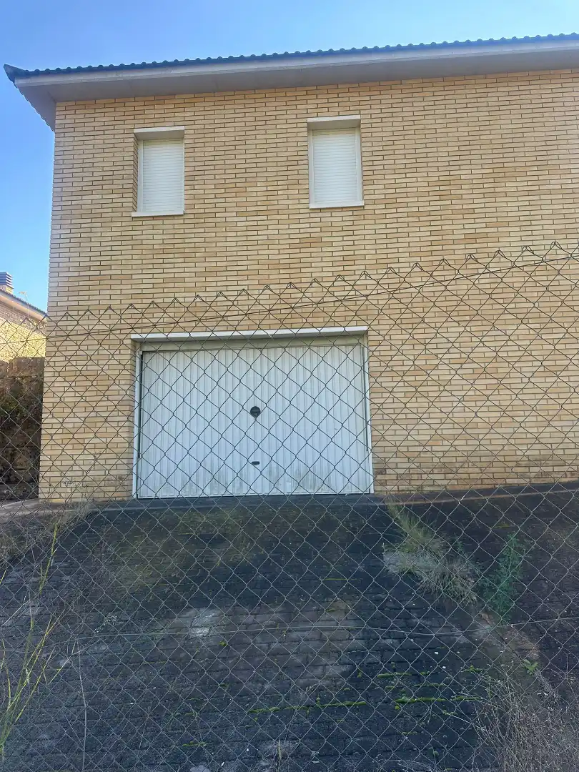 Vista exterior de Casa o xalet en venda en La Torre de Claramunt amb Alarma