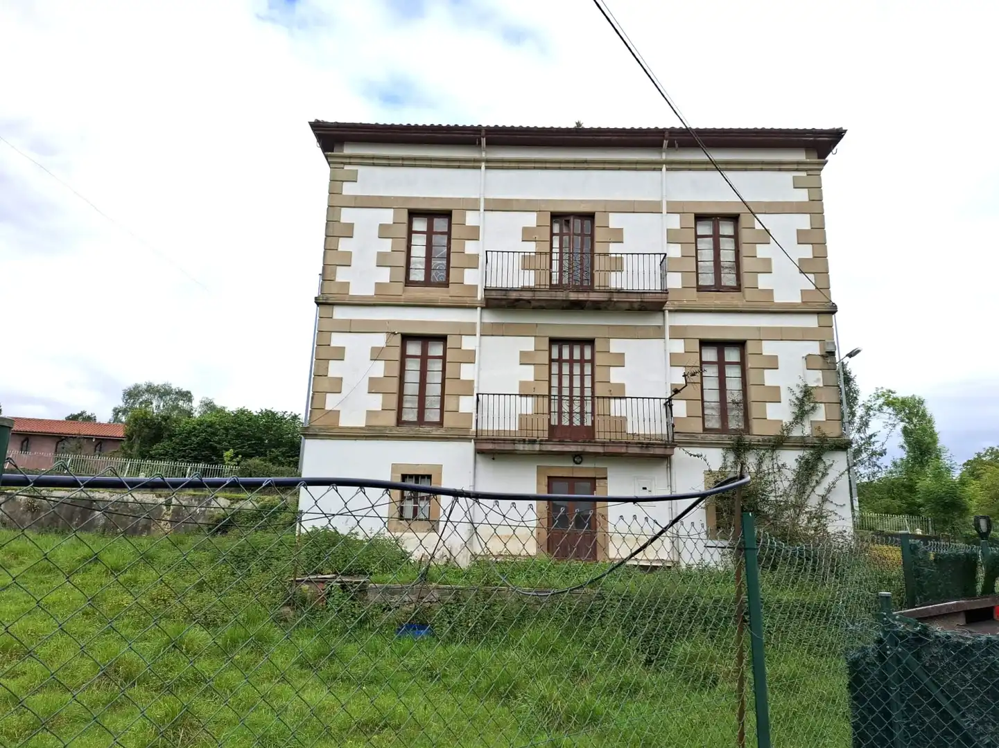 Vista exterior de Casa o xalet en venda en Reocín amb Jardí privat i Traster