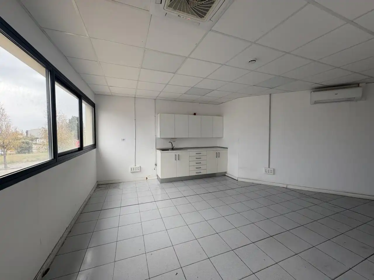 Nave industrial de alquiler en El Prat de Llobregat con Calefacción y Alarma