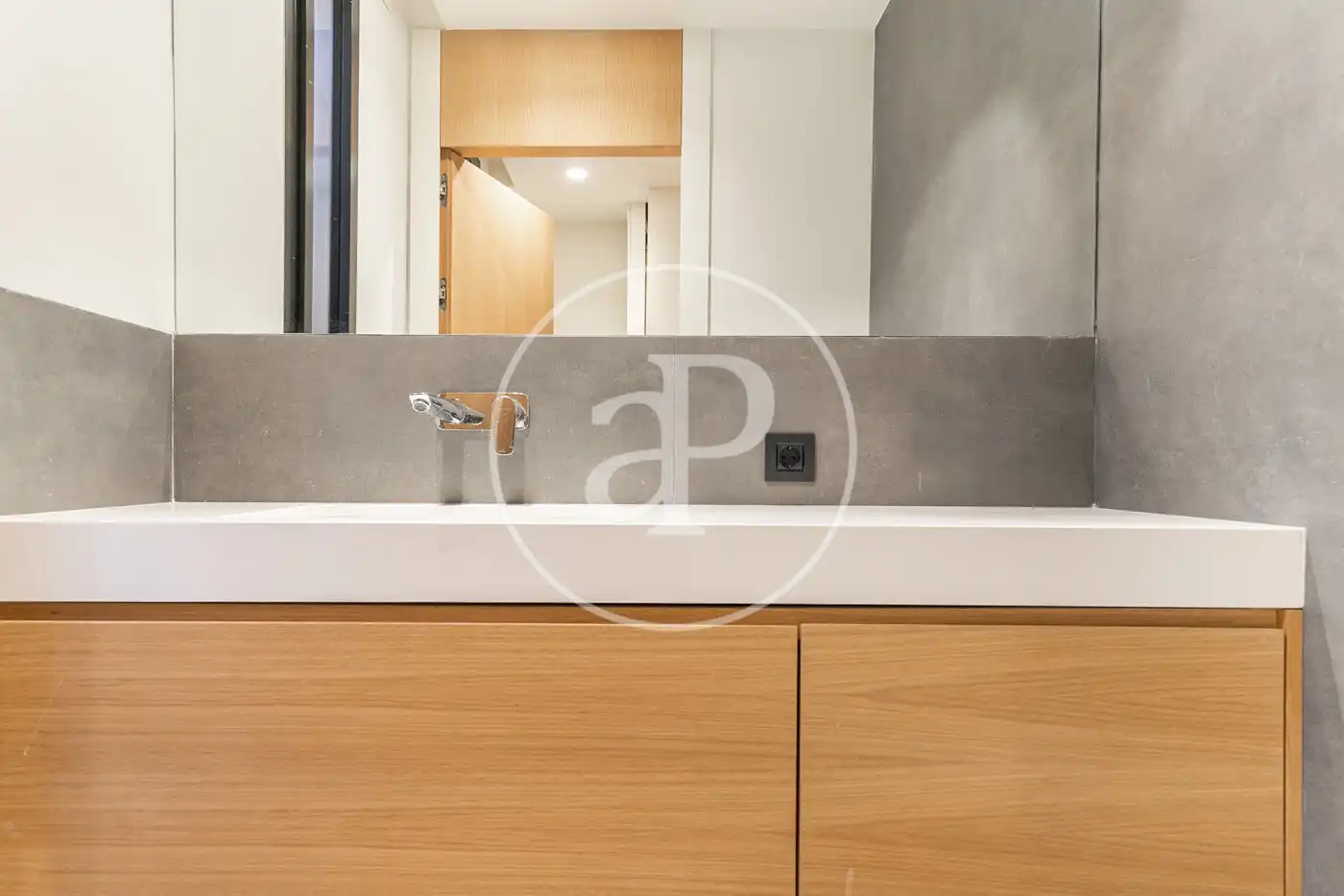 Bathroom of Flat for rent in Barcelona  with Air Conditioner, Heating and Private garden
