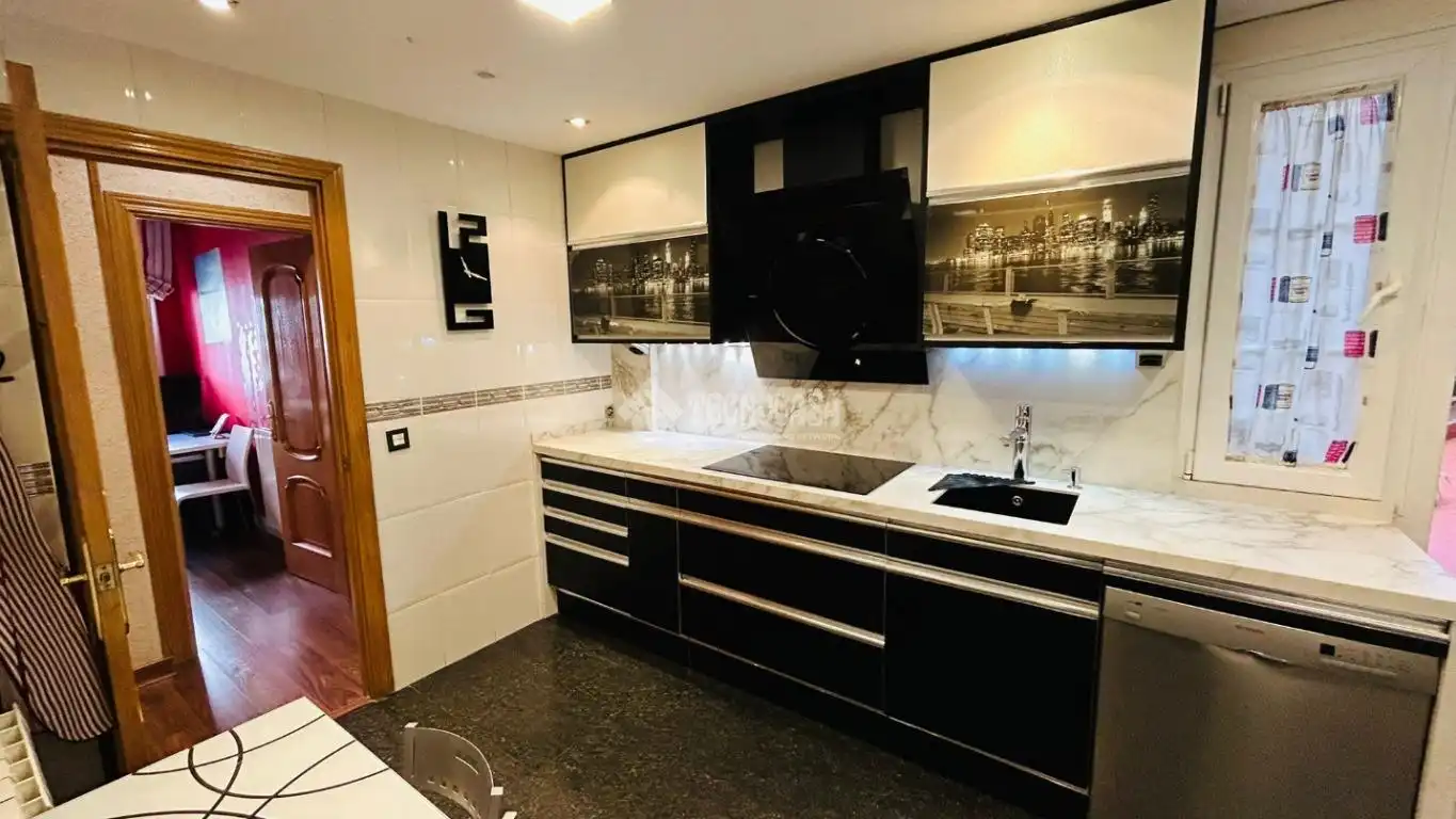 Cocina de Piso en venta en Madrid con Aire acondicionado, Calefacción y Jardín privado