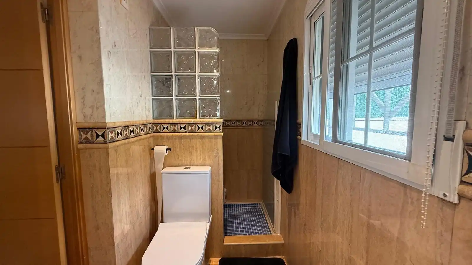 Bany de Casa o xalet en venda en Chiva amb Aire condicionat, Calefacció i Jardí privat