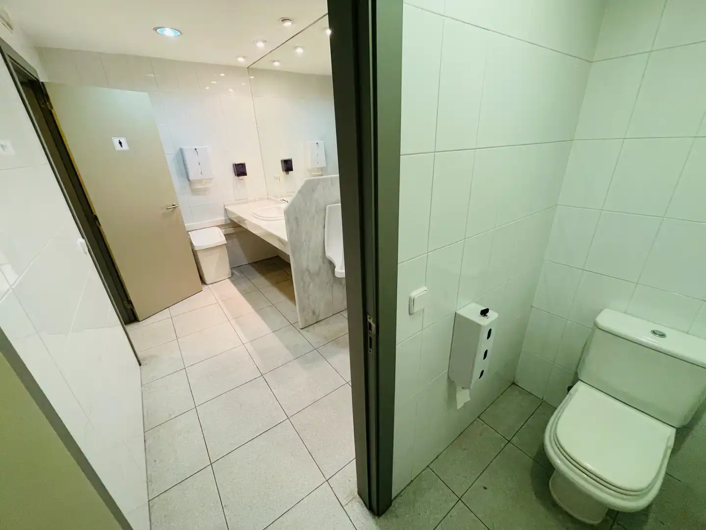 Baño de Local de alquiler en Toledo con Aire acondicionado, Calefacción y Alarma