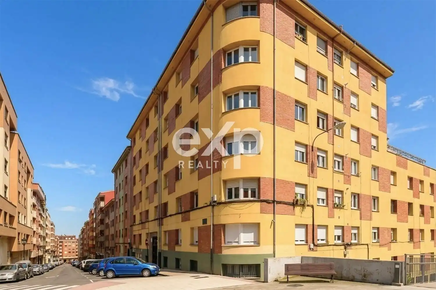 Vista exterior de Piso en venta en Oviedo  con Calefacción, Parquet y Amueblado
