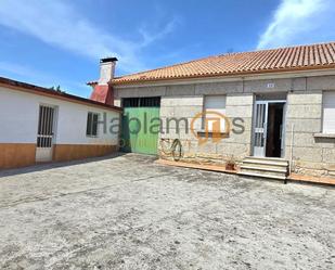 Vista exterior de Finca rústica en venda en Vilanova de Arousa amb Calefacció, Jardí privat i Terrassa