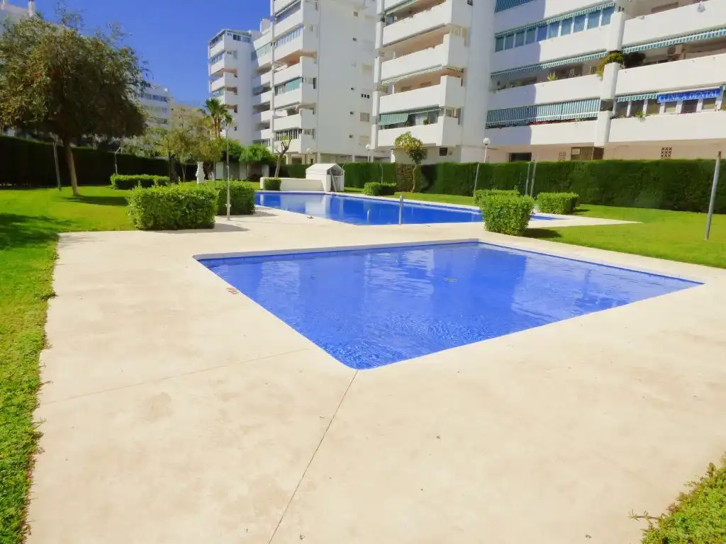 Piscina de Piso en venta en Fuengirola con Terraza y Piscina comunitaria