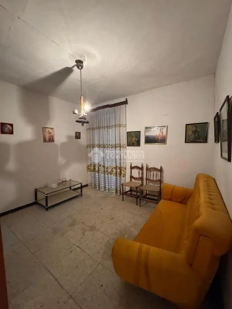 Casa aparellada amb terrassa en venda a Lupión, imagen 14