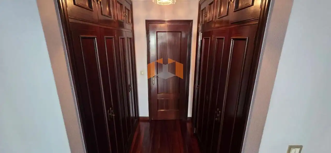 Piso en venta en Vigo  con Calefacción, Parquet y Terraza