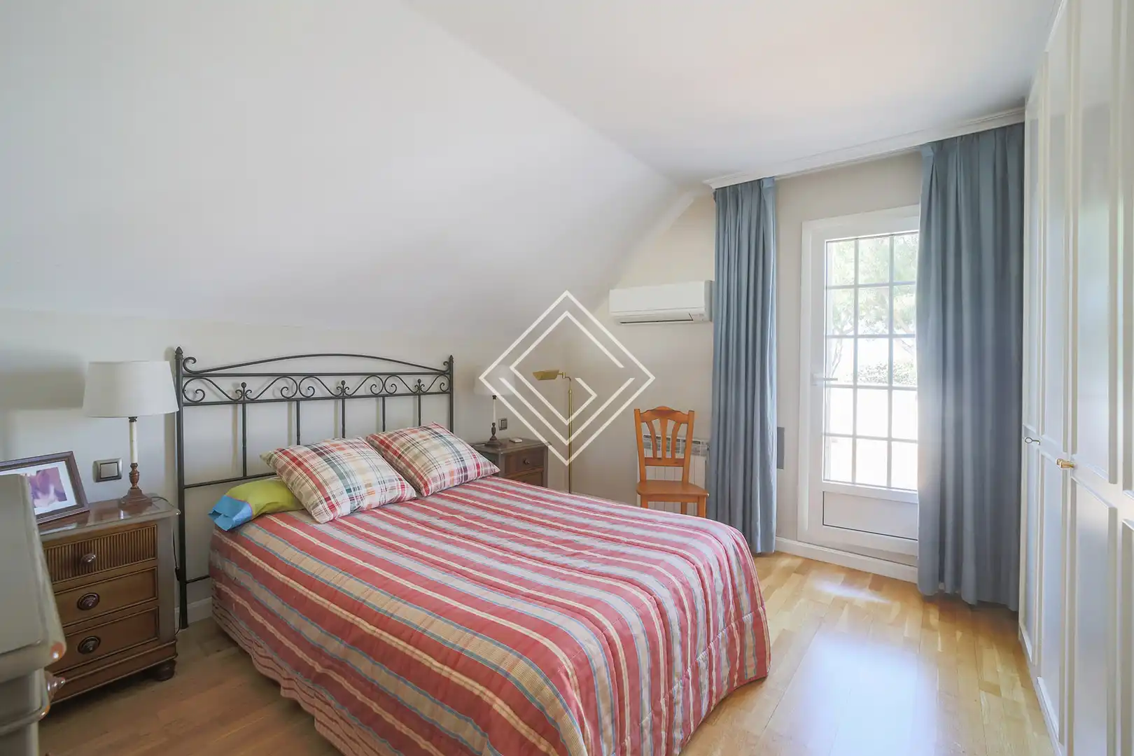 Dormitori de Casa o xalet en venda en Pozuelo de Alarcón amb Aire condicionat, Calefacció i Jardí privat