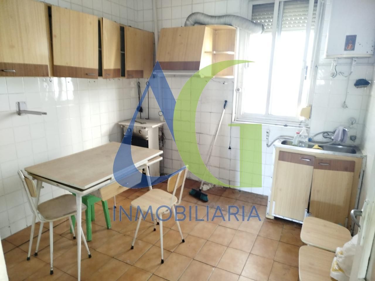 Cuina de Casa o xalet en venda en San Andrés del Rabanedo amb Calefacció i Jardí privat
