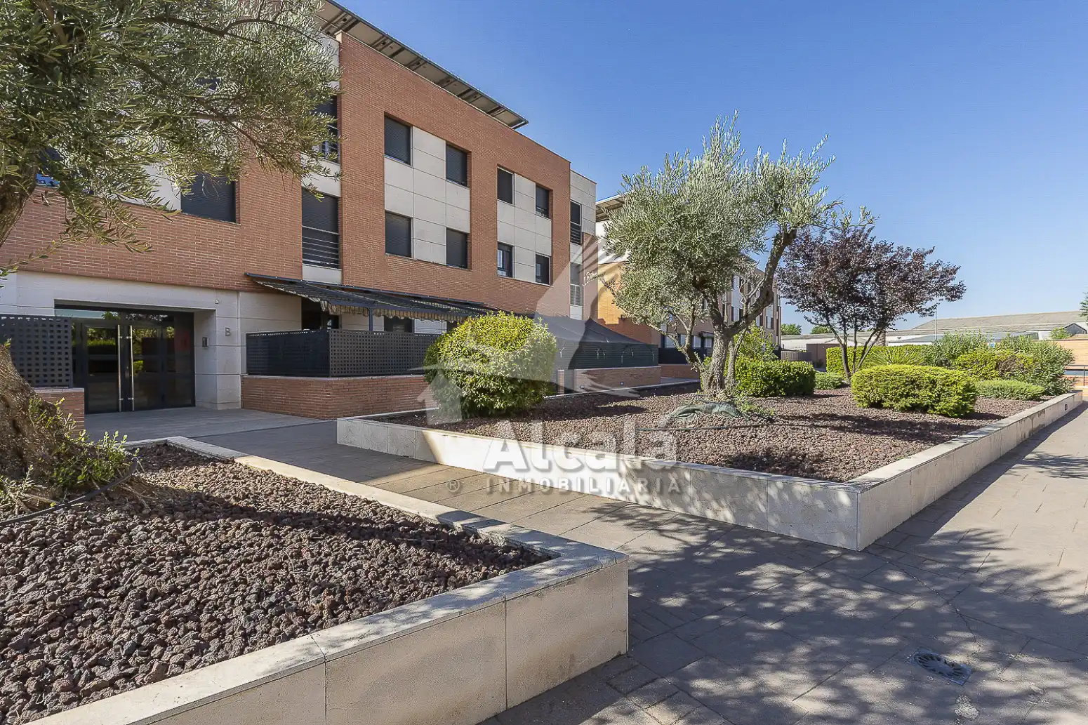 Vista exterior de Piso en venta en Alcalá de Henares con Aire acondicionado, Calefacción y Jardín privado