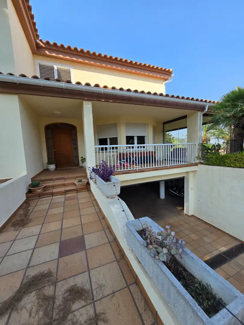 Terrassa de Casa o xalet en venda en Benicasim / Benicàssim amb Aire condicionat, Calefacció i Jardí privat