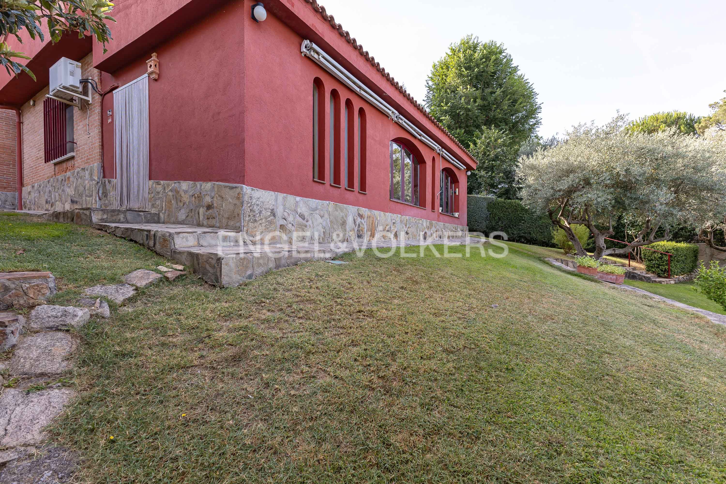 Vista exterior de Casa o chalet en venta en El Casar con Aire acondicionado, Calefacción y Jardín privado