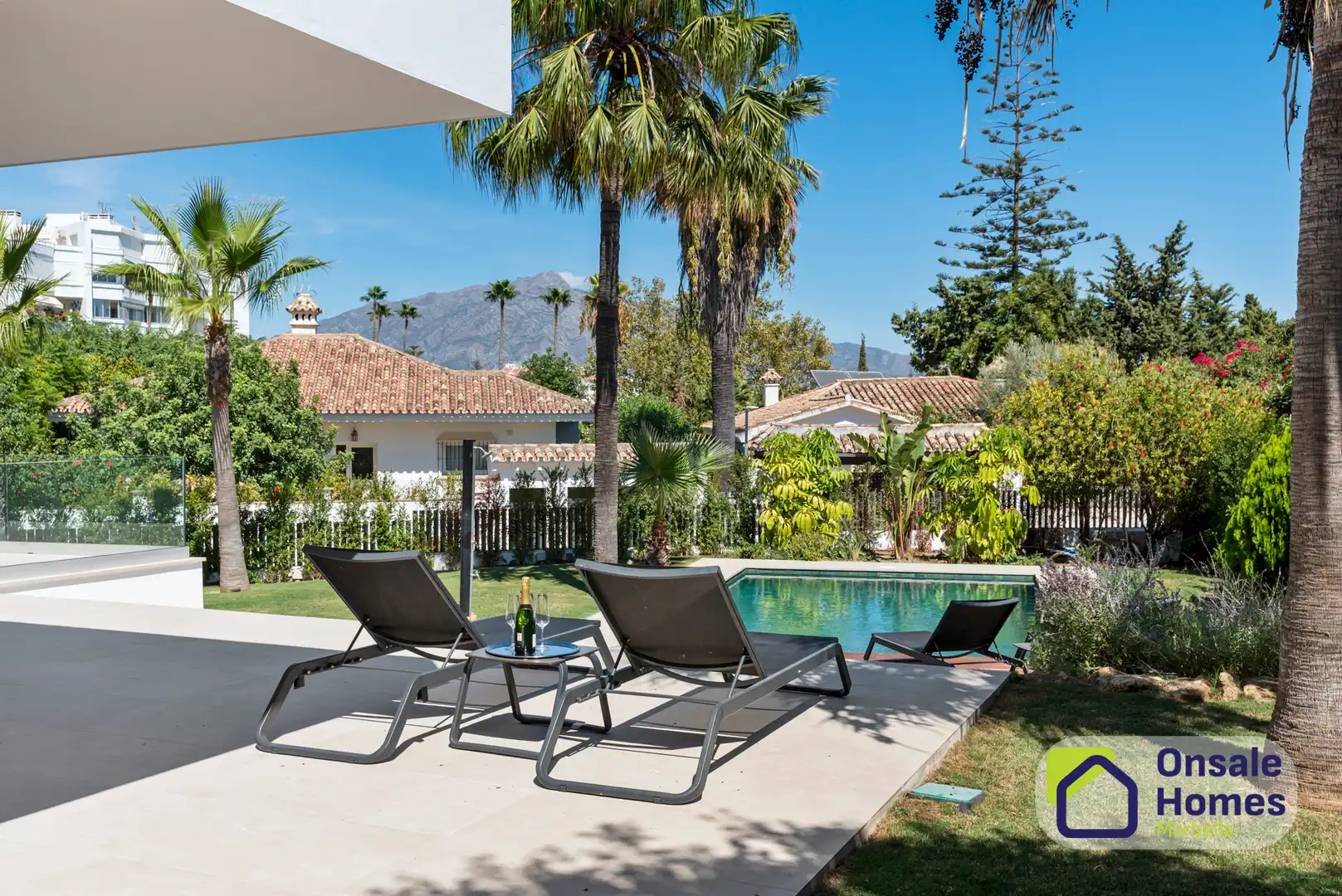 Chalet con piscina en venta en Urbanización Guadalmina Alta, imagen 3