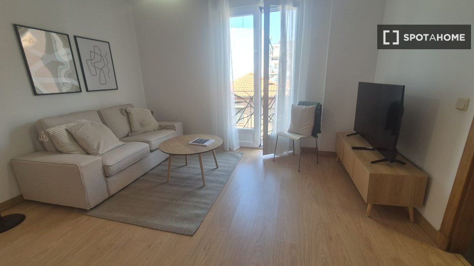 Sala de estar de Piso de alquiler en  Madrid Capital con Aire acondicionado, Calefacción y Amueblado