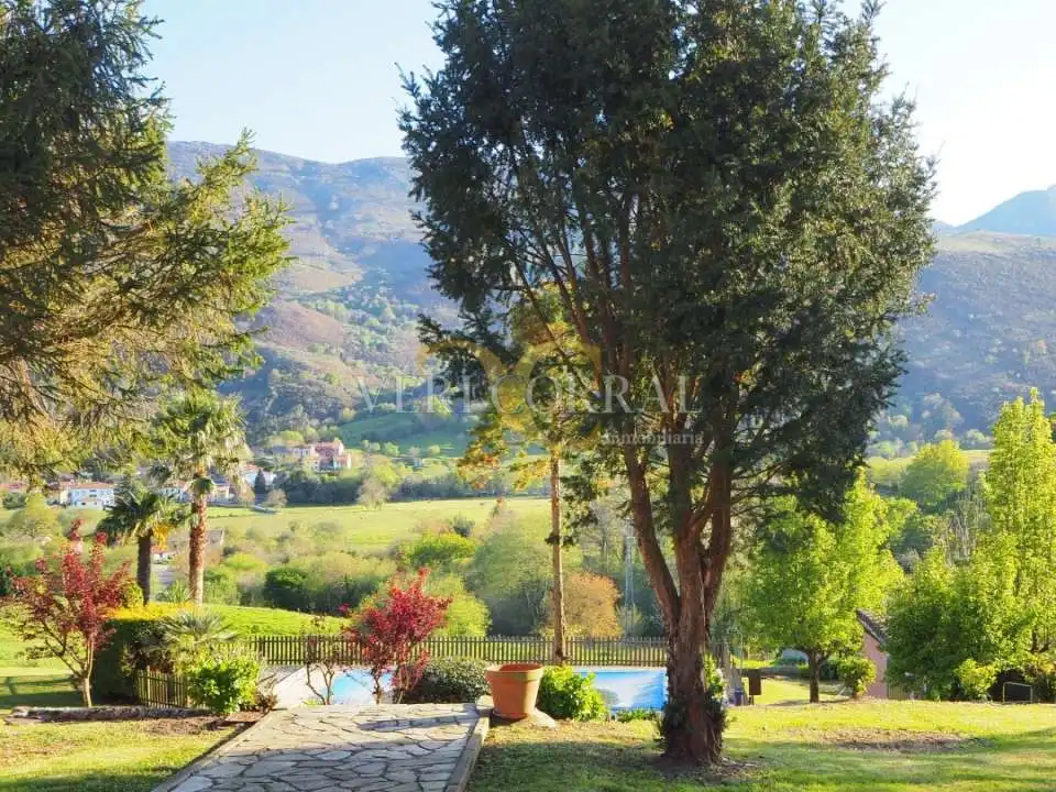 Jardín de Edificio en venta en Llanes