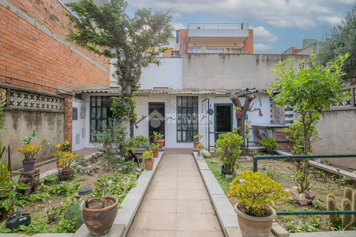 Garten von Einfamilien-Reihenhaus zum Verkauf in Montcada i Reixac mit Heizung, Terrasse und Balkon
