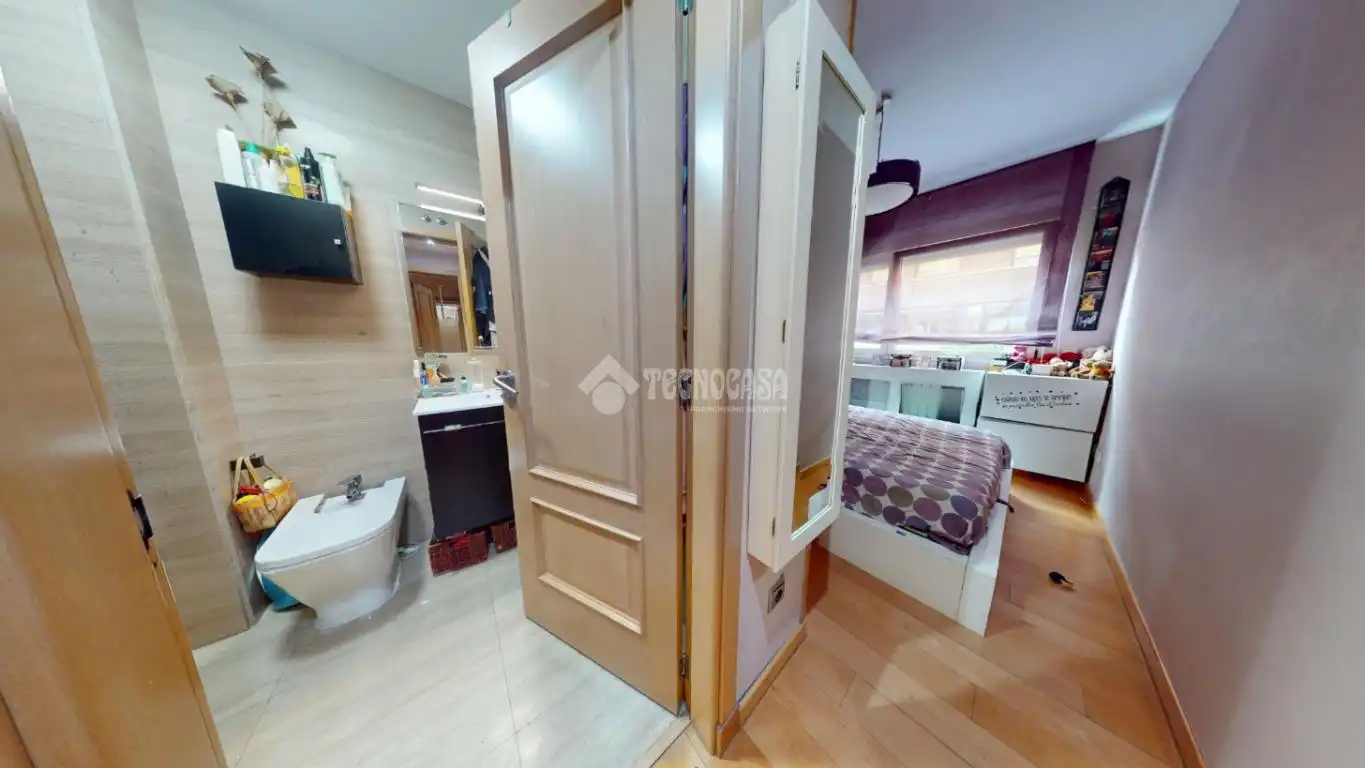 Bedroom of Flat for sale in Madrid  with Air Conditioner, Heating and Storage room