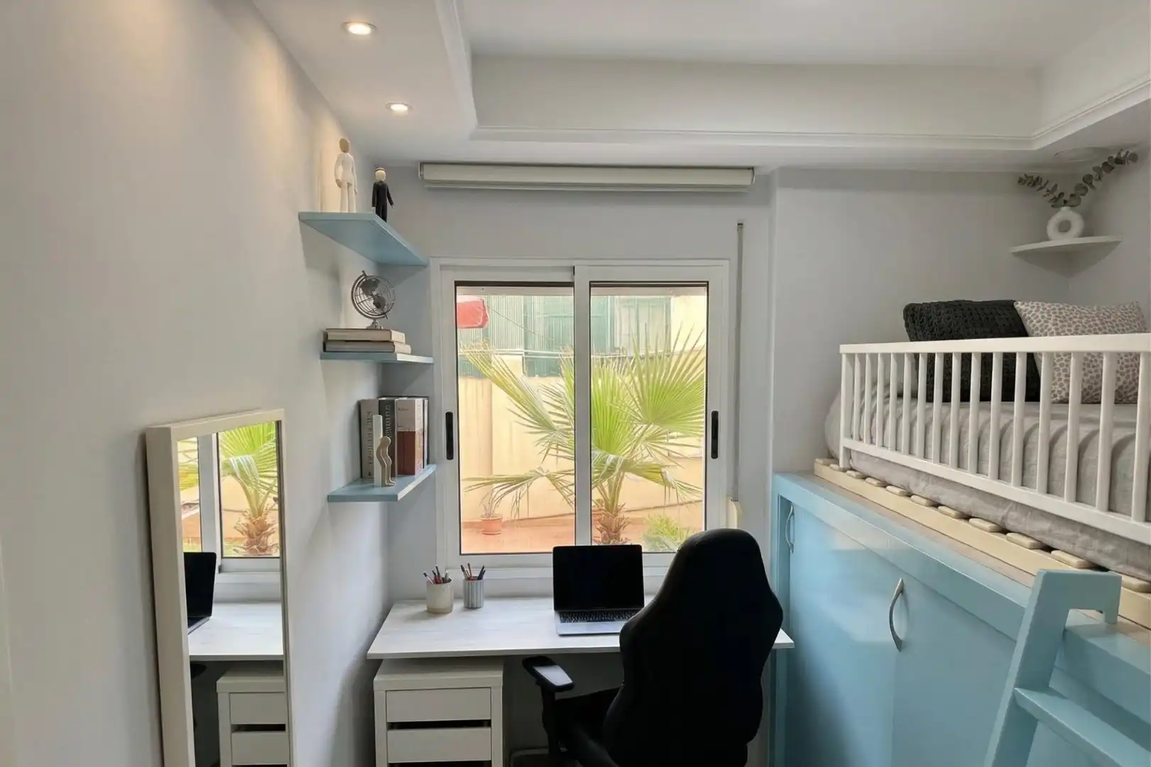 Bedroom of Flat for sale in Zaragoza  with Heating, Terrace and Furnished