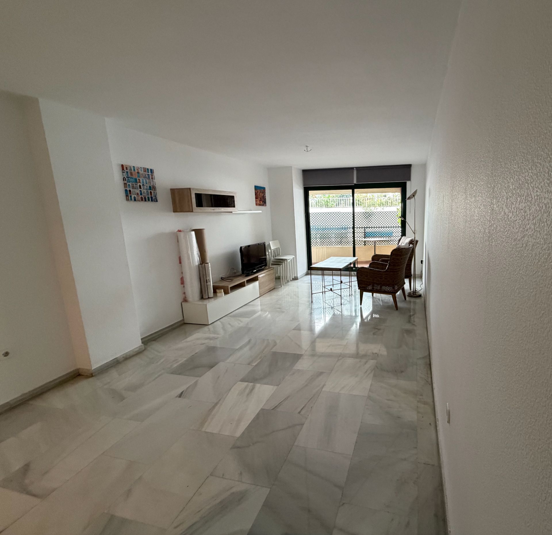 Sala d'estar de Pis en venda en Marbella amb Aire condicionat, Terrassa i Traster