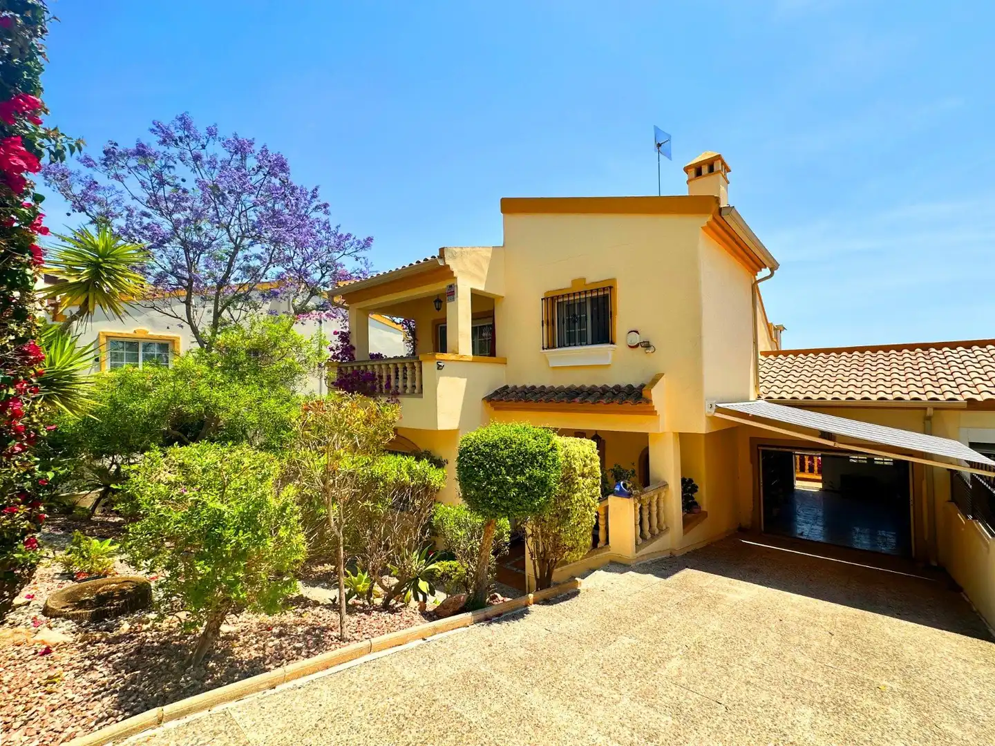 Vista exterior de Casa o xalet en venda en Orihuela amb Calefacció, Piscina i Moblat