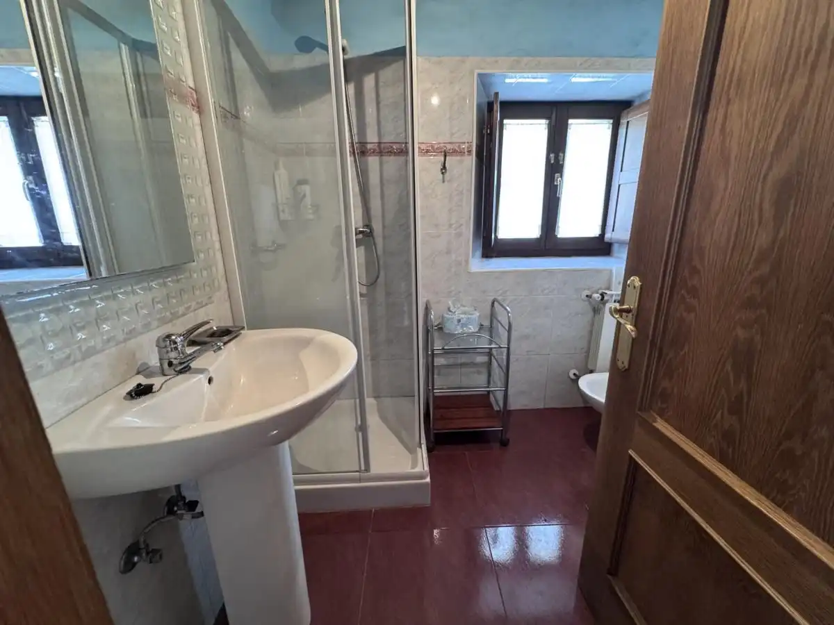 Baño de Casa adosada en venta en Llanes con Calefacción, Jardín privado y Terraza