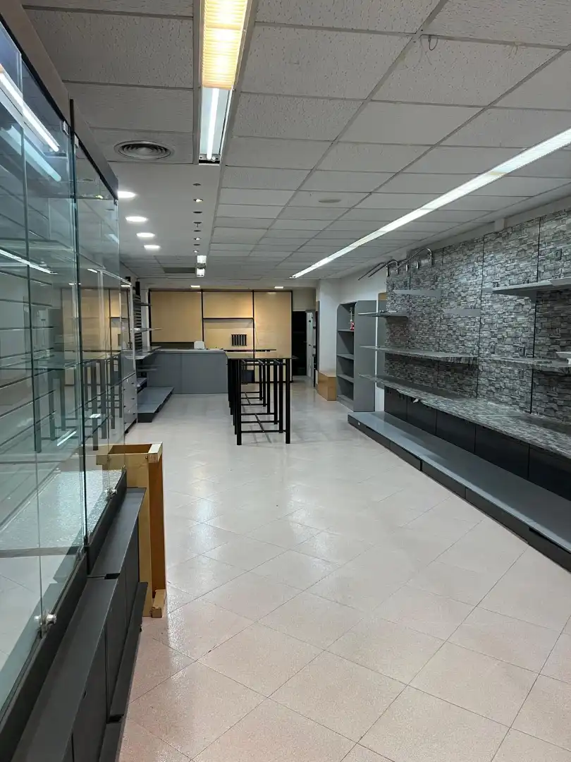 Locale commerciale in affitto a Carrer de la Bassa 16, imagen 4