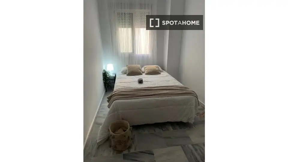 Bedroom of Flat for share in Sevilla  with Air Conditioner, Terrace and Furnished