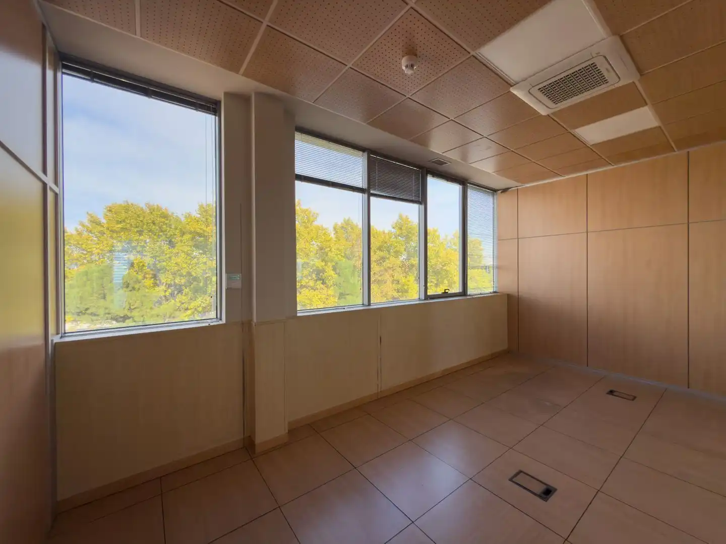 Gemischtgenutztes Gebäude zum Verkauf in Montserrat - Parque Empresarial, imagen 24