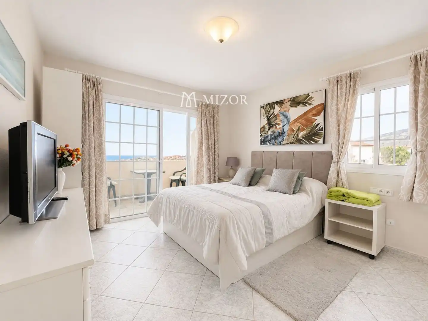 Schlafzimmer von Dachboden zum Verkauf in Adeje mit Klimaanlage, Terrasse und Schwimmbad