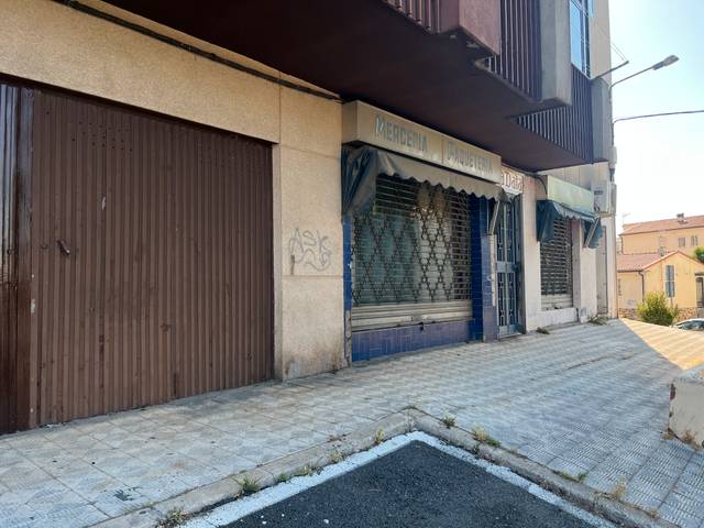 Local comercial en Venta en Calle Manuel López Sánchez Mora en Miralvalle - Av. Virgen del Puerto - La Data