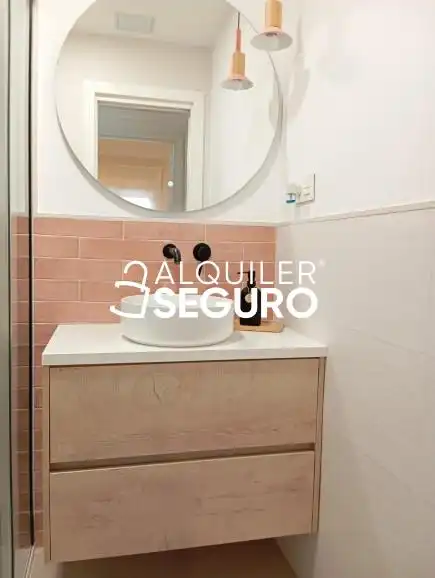Bathroom of Flat for rent in Las Palmas de Gran Canaria  with Storage room