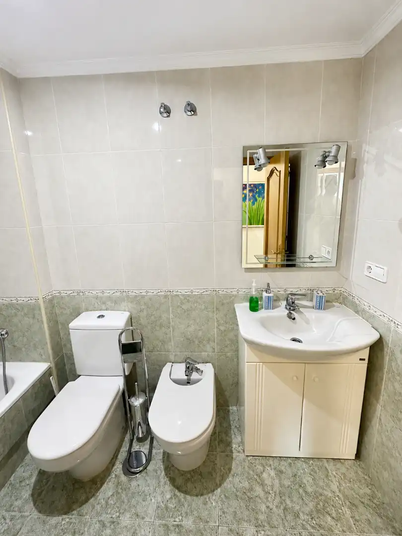 Baño de Piso de alquiler en Ourense Capital  con Calefacción, Parquet y Trastero