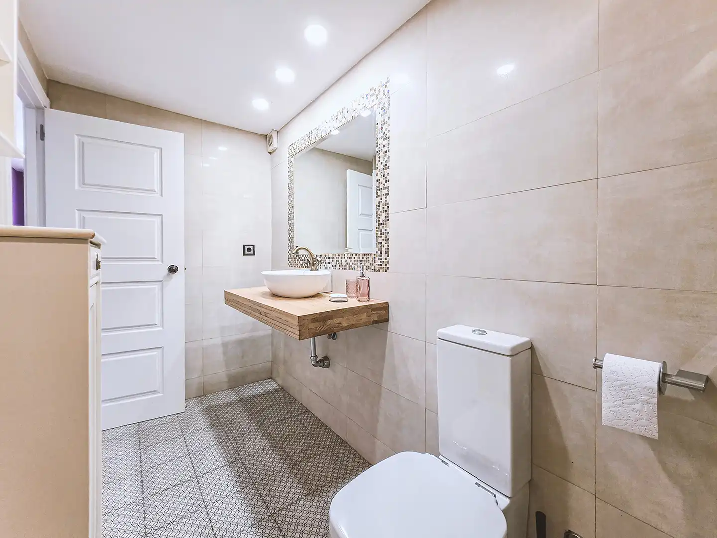 Bathroom of Flat for sale in Urbanitzacions
