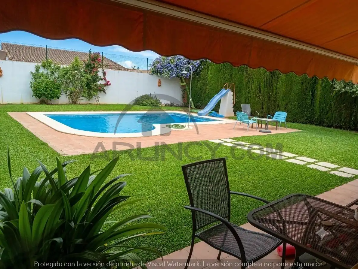 Jardín de Casa adosada en venta en Alcalá de Guadaira con Aire acondicionado, Calefacción y Jardín privado