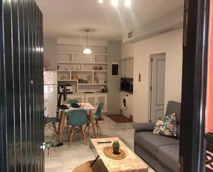 Sala d'estar de Apartament de lloguer en  Sevilla Capital amb Aire condicionat, Calefacció i Parquet